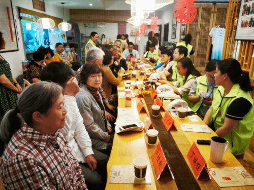 傳遞文明 播撒愛(ài)心——揚(yáng)州報(bào)業(yè)集團(tuán)報(bào)春花志愿者服務(wù)隊(duì)正式成立